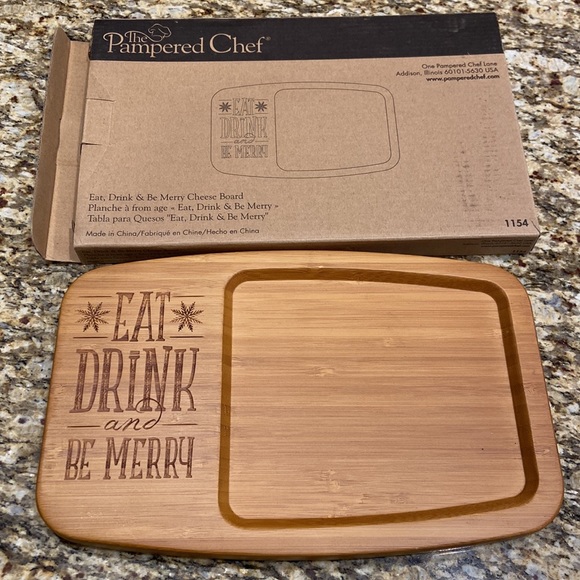 The Pampered Chef Bamboo Be Merry Cheese Board - Picture 2 of 6